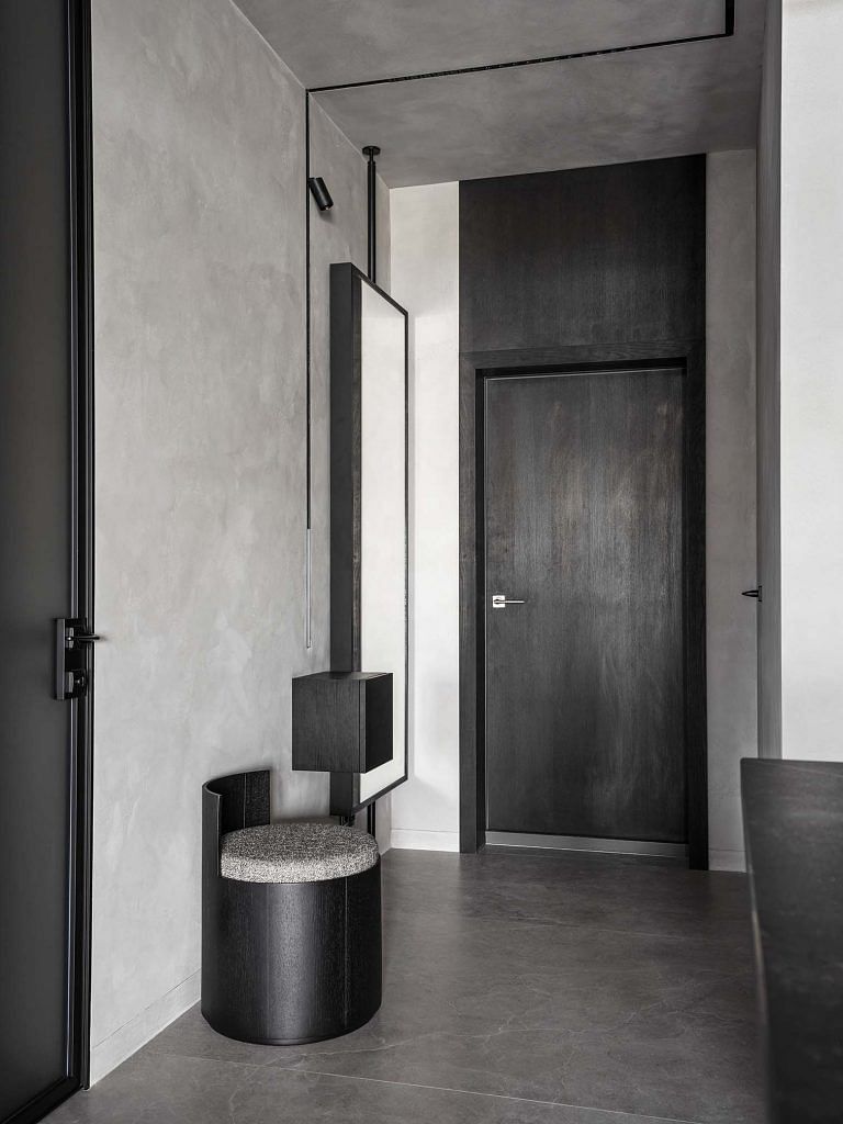 A 3-meter tall mirror in the hallway accentuates the vertical expanse of space.
