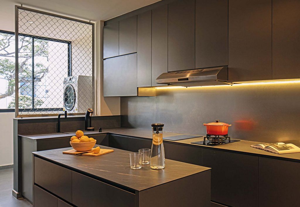 The kitchen joinery doors are cladded in laminate with a stainless steel finish, matched by a stainless steel backsplash.