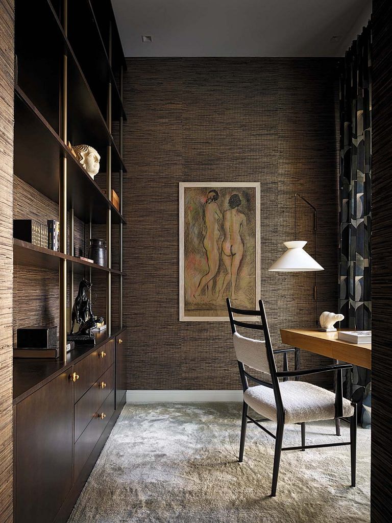 Phillip Jefries’ sisal wallcovering with cold tint gilding gives a luxe sheen to the home office.
