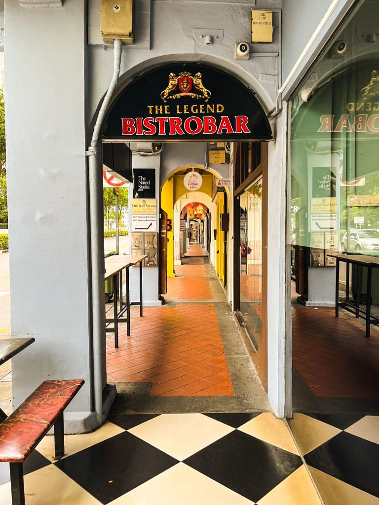 If you’re not keen on local food, you can also find other eateries such as this Bistrobar, an ice cream house, Canadian Pizza.