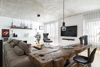 Instead of concealing the raw concrete on the ceilings, the homeowner decided to turn it into a highlight of the home.