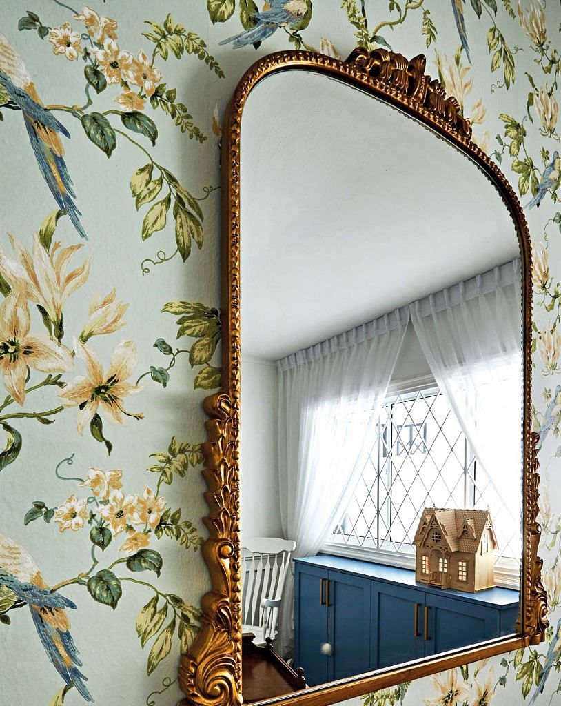 Whimsical details in the Jane Austen- inspired study add to the Regency-period vibe.
