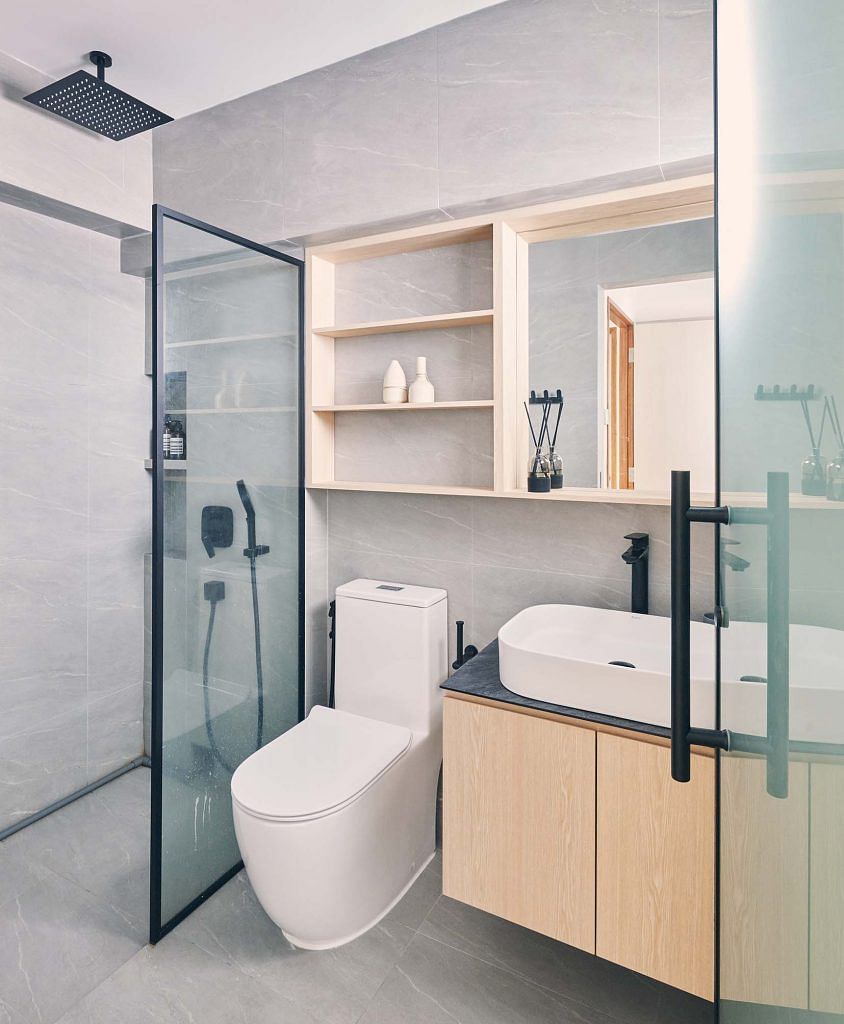 The bathroom's shallow open cabinet helps to keep track of the displayed items.