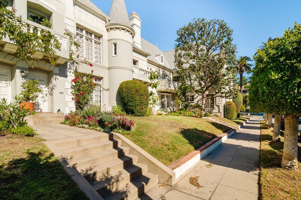 House Tour: Marilyn Monroe's 1930s Mid-Century Townhouse Built by Warners Bros