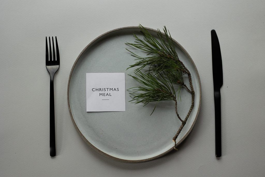 8 Christmas Tableware Under $30: For a stylish Christmas dinner table setting