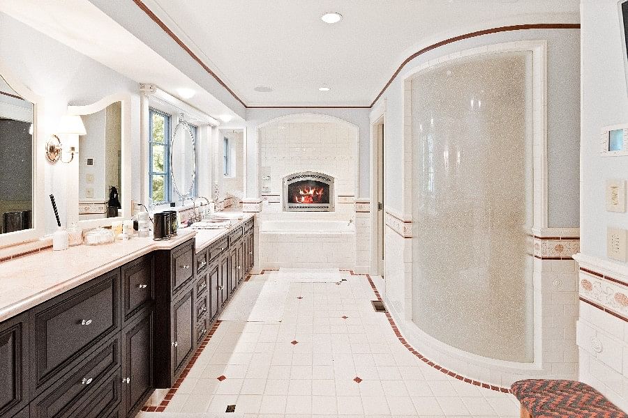 Yankee Candle Founder's $23 Million Home Has an Entire Indoor Water Theme (Courtesy Douglas Elliman Realty)