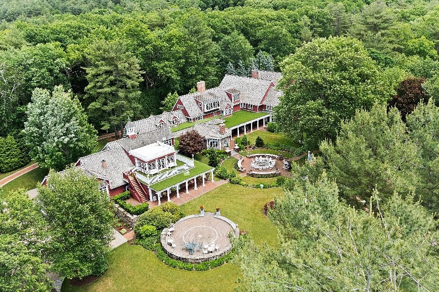 Yankee Candle Founder's $23 Million Home Has an Entire Indoor Water Theme Park (Courtesy Douglas Elliman Realty)