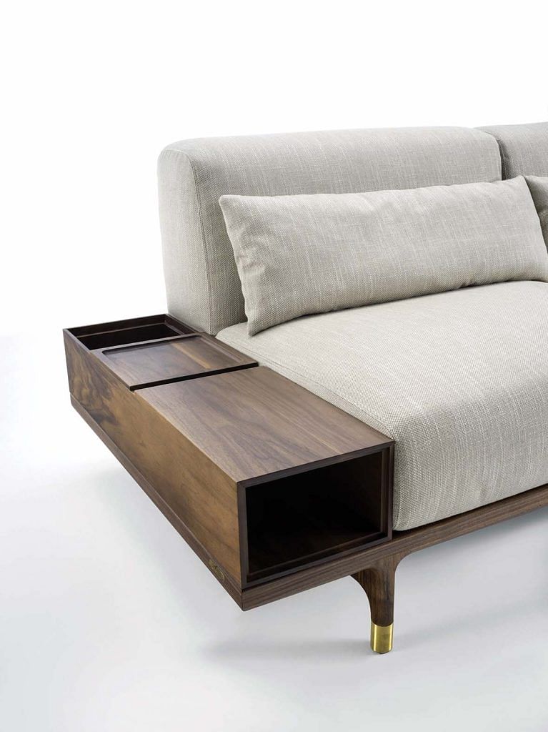 Timeless designs run in Porada’s DNA. Sleek and stylish take physical form in the Argo couch by David Dolcini (2018)