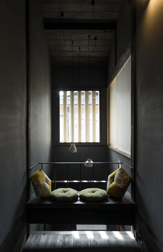 BenTen Residence in a Machiya in Kyoto's high ceilings and seating area