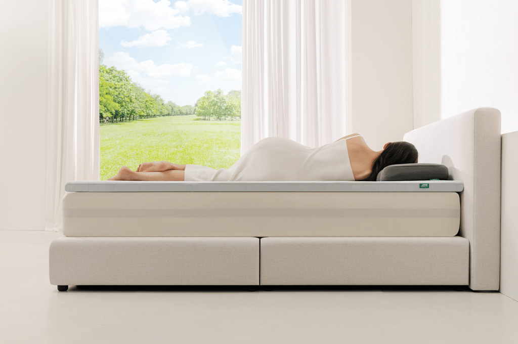The Mongze mattress reportedly supports proper spinal alignment for most sleeping patterns, easing back pains.