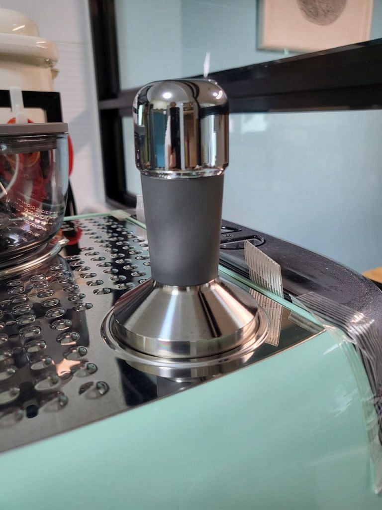58mm Tamper from the SMEG espresso machine EGF03 doesn't fit the 58mm standard basket snugly