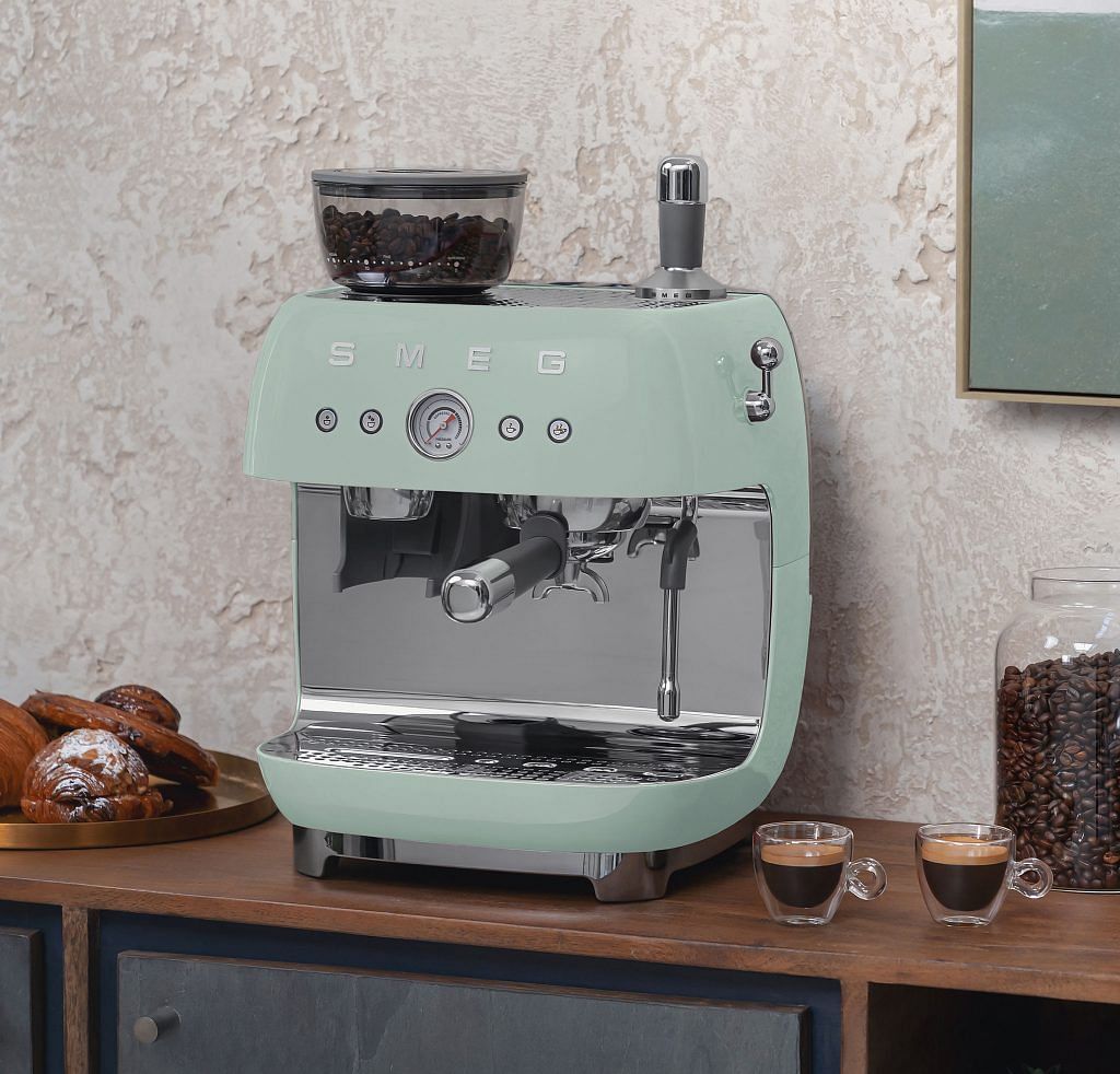 SMEG espresso coffee machine with integrated grinder in green