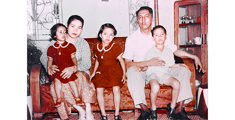 Yusof Ishak and Puan Noor Aishah with their children in their Opera Estate home on Aida Street, 1955. Yusof Ishak Collection, courtesy of National Archives of Singapore.